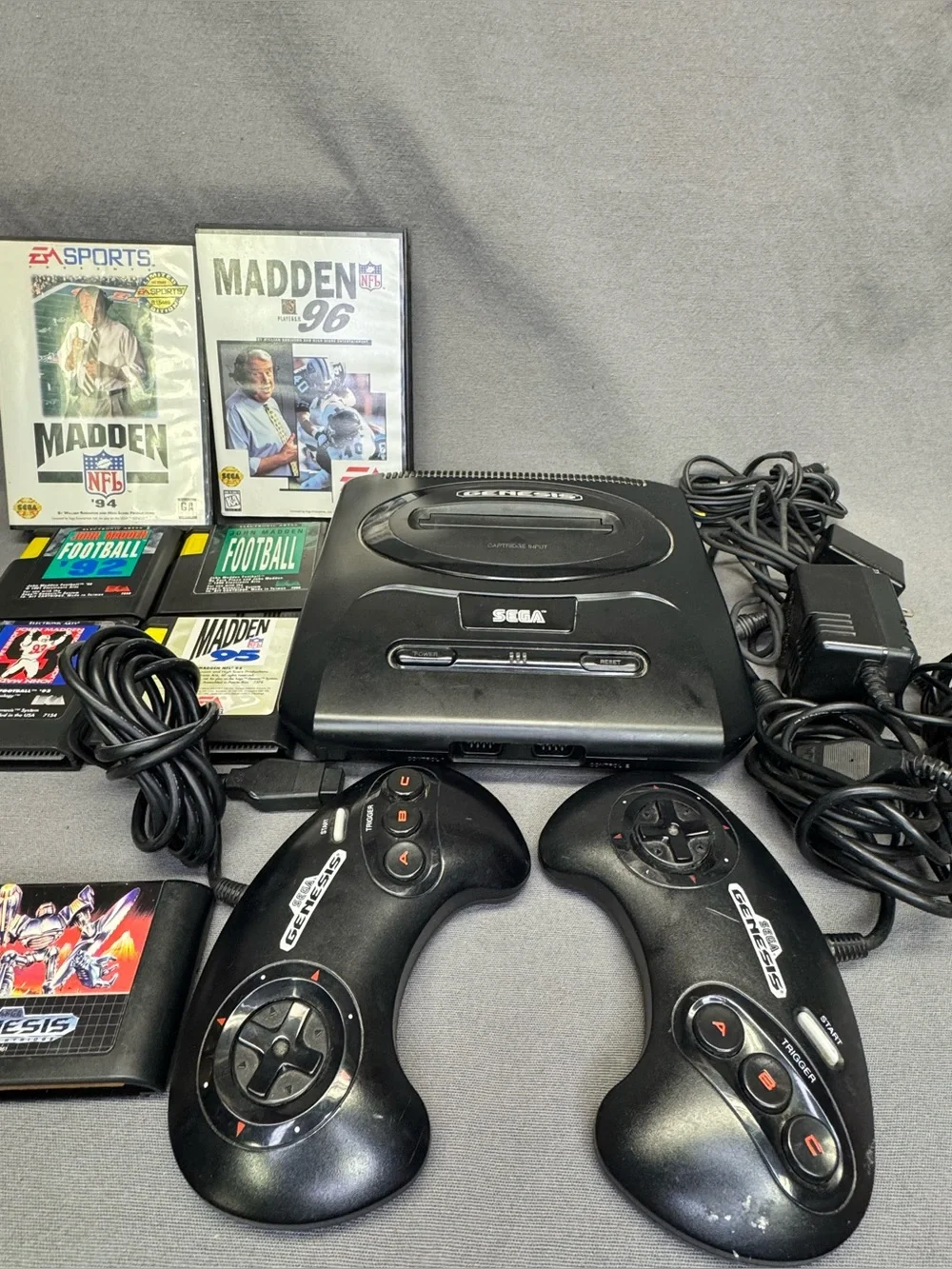 SEGA Genesis Model 2 MK-1631 Bundle: Console, 2 x Controllers, 7 Games Tested